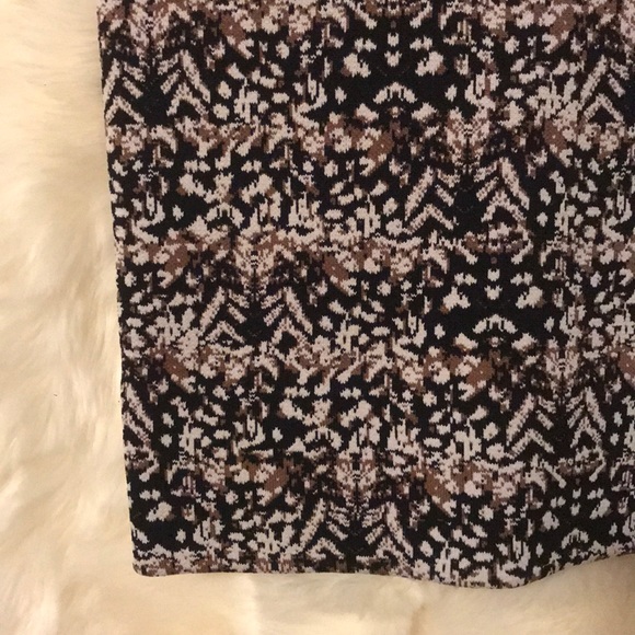 Small BCBG Fitted Skirt - Picture 2 of 5